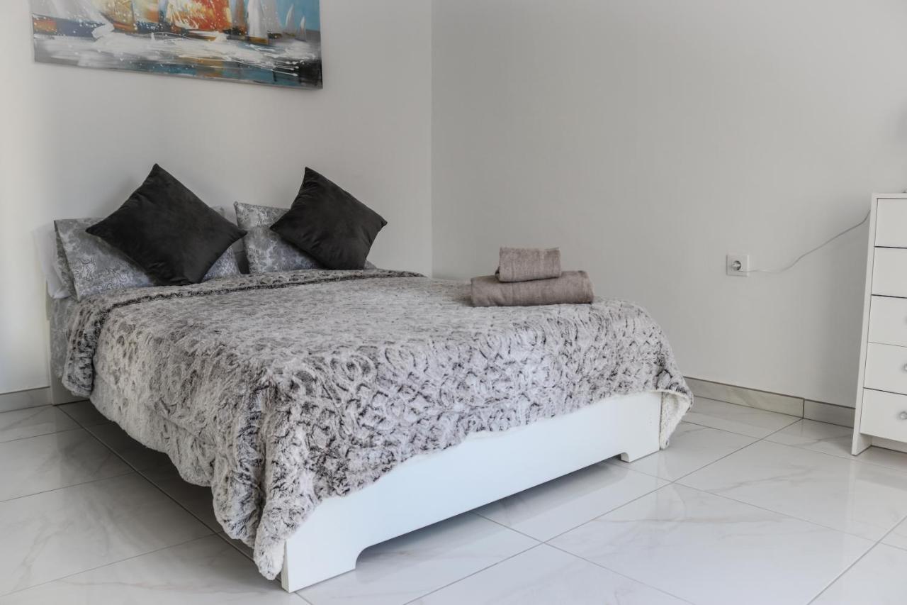 Cala Blanca 85 *